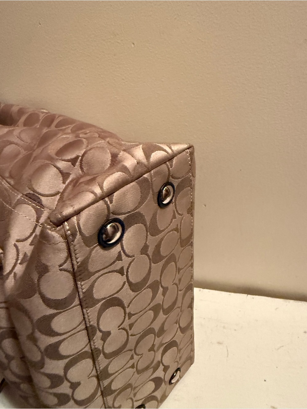 Coach Beige Signature Tote with Blue Trim and Turnlock Pocket EUC - Picture 5 of 11